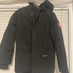 Medium Canadian goose jacket new!!